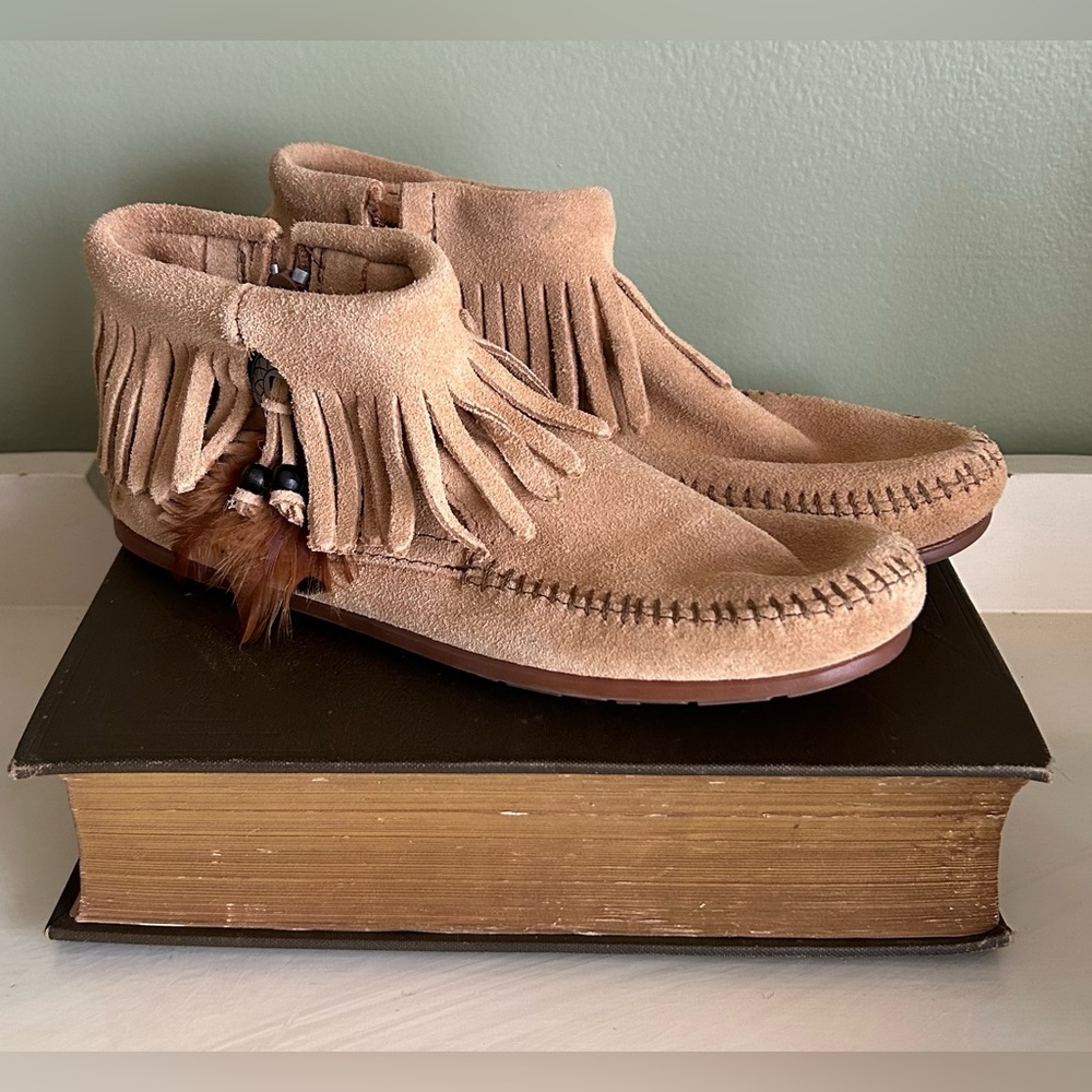 Minnetonka Moccasins bootie style CONCHO model 527T, women’s 6, lighter caramel